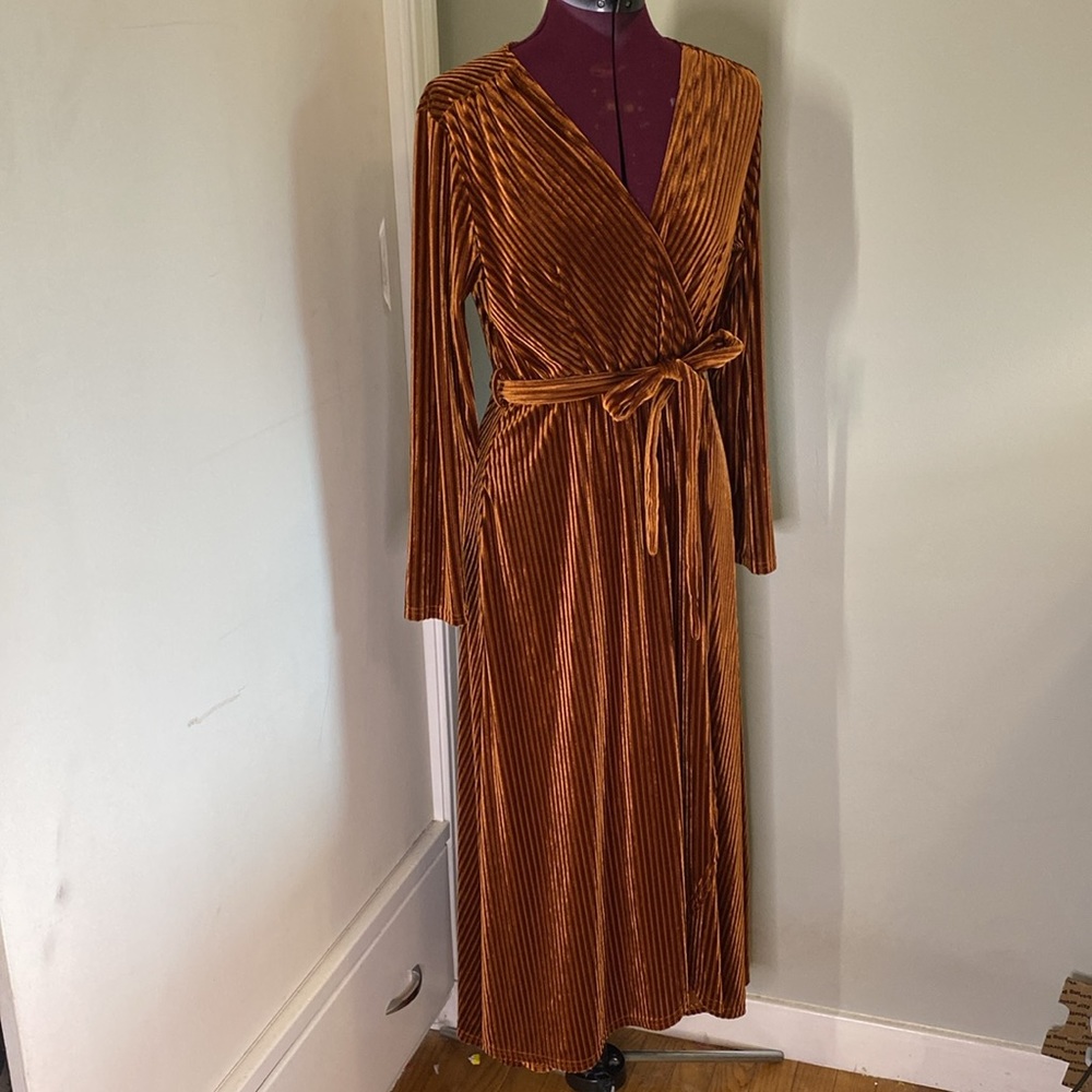 Simplee velvet ribbed bronze long sleeve women’s medium maxi dress tie wrap